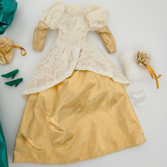 Barbie Holiday Collection Green & Gold Party Dresses (Set of 2 Doll Outfits) - Picture 5 of 9